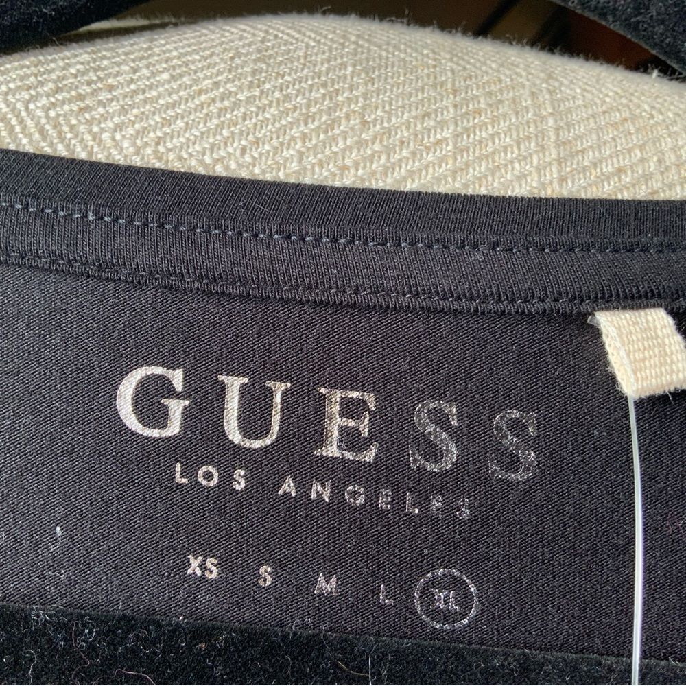 Guess Black Graphic Short Sleeve Crew neck Embellished NWT Tee Large - Picture 6 of 8